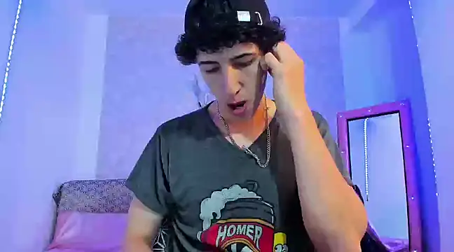 Snapshot of Kerverr_ chatting on February 28, 2025, 2:31 pm Kerverr online show from February 28, 2025, 2:31 pm