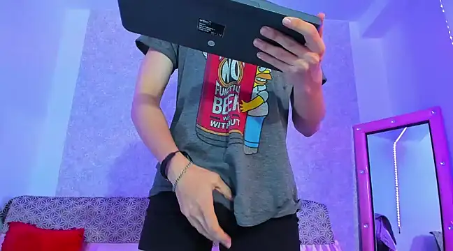 Snapshot of Kerverr_ chatting on March 11, 2025, 1:37 am Kerverr online show from March 11, 2025, 1:37 am