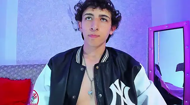 Snapshot of Kerverr_ chatting on March 12, 2025, 11:33 pm Kerverr online show from March 12, 2025, 11:33 pm