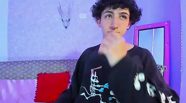 Snapshot of Kerverr_ chatting on March 13, 2025, 3:17 pm Kerverr online show from March 13, 2025, 3:17 pm