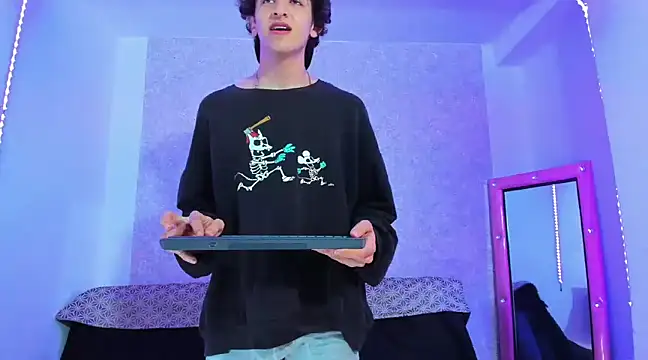 Snapshot of Kerverr_ chatting on March 19, 2025, 3:20 am Kerverr online show from March 19, 2025, 3:20 am