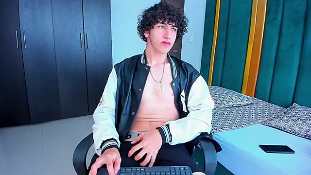 Snapshot of Kerverr_ chatting on September 9, 2025, 3:33 pm Kerverr online show from September 9, 2025, 3:33 pm