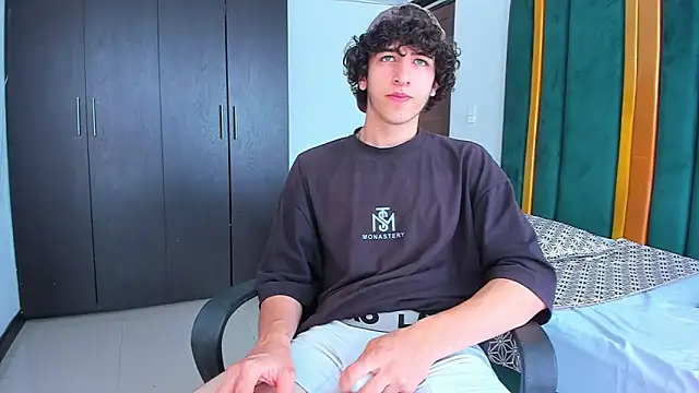 Snapshot of Kerverr_ chatting on September 10, 2025, 5:57 pm Kerverr online show from September 10, 2025, 5:57 pm