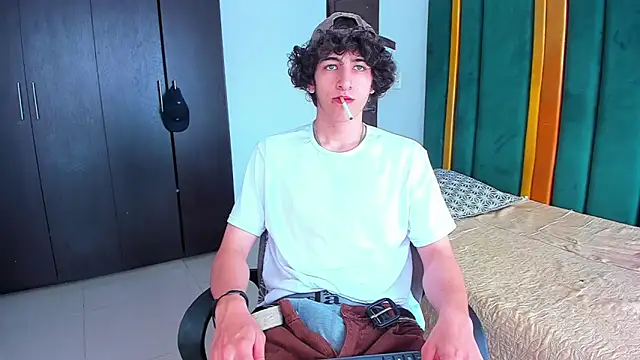 Snapshot of Kerverr_ chatting on September 23, 2025, 5:38 pm Kerverr online show from September 23, 2025, 5:38 pm