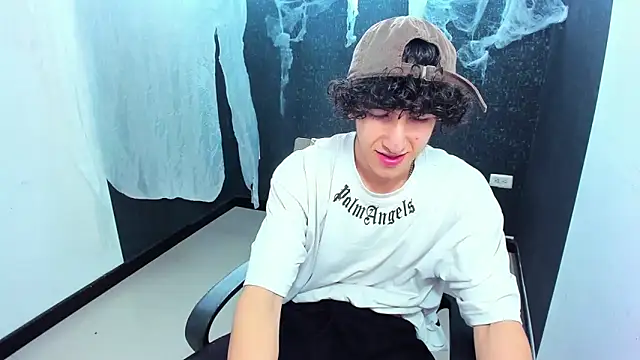 Snapshot of Kerverr_ chatting on October 11, 2025, 8:18 pm Kerverr online show from October 11, 2025, 8:18 pm