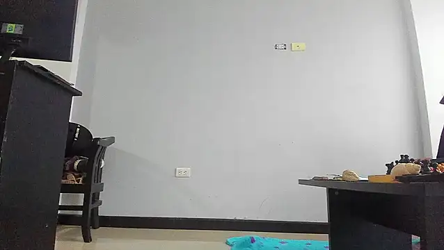 Snapshot of Kerverr_ chatting on October 24, 2025, 6:04 pm Kerverr online show from October 24, 2025, 6:04 pm