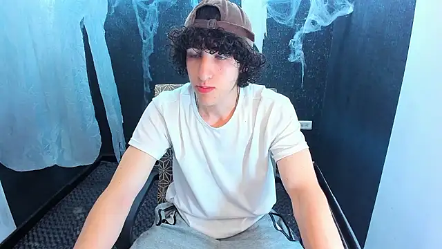 Snapshot of Kerverr_ chatting on October 27, 2025, 2:54 pm Kerverr online show from October 27, 2025, 2:54 pm