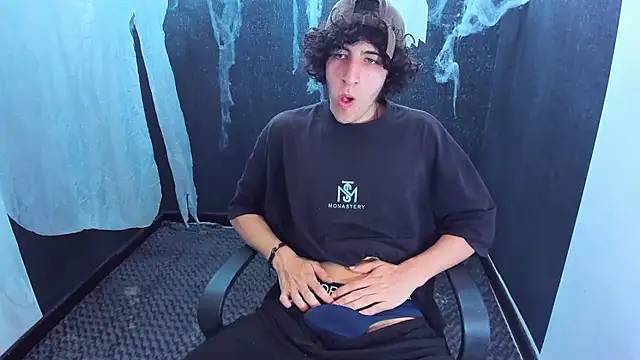 Snapshot of Kerverr_ chatting on October 29, 2025, 2:52 pm Kerverr online show from October 29, 2025, 2:52 pm