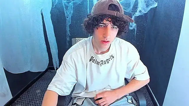 Snapshot of Kerverr_ chatting on October 30, 2025, 1:34 pm Kerverr online show from October 30, 2025, 1:34 pm