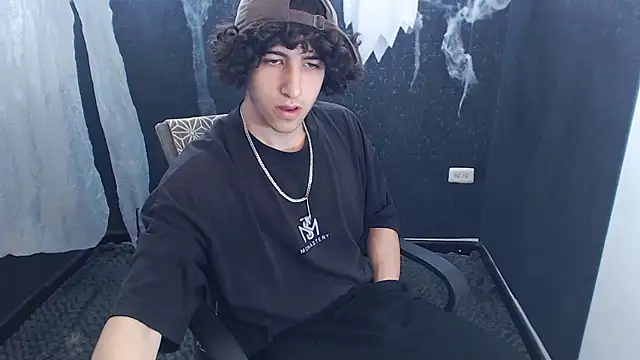 Snapshot of Kerverr_ chatting on November 5, 2025, 2:39 pm Kerverr online show from November 5, 2025, 2:39 pm