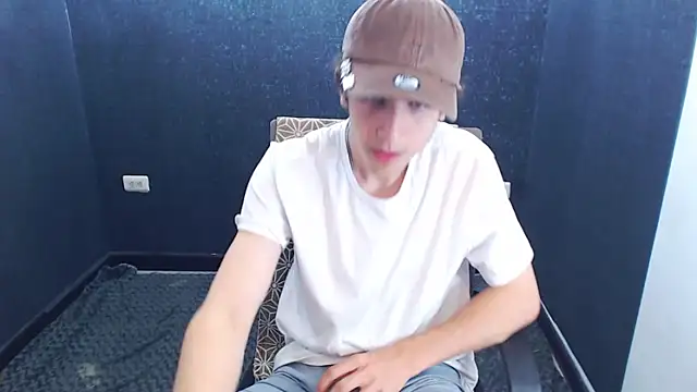 Snapshot of Kerverr_ chatting on November 8, 2025, 3:56 pm Kerverr online show from November 8, 2025, 3:56 pm