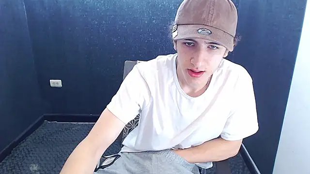 Snapshot of Kerverr_ chatting on November 9, 2025, 2:26 pm Kerverr online show from November 9, 2025, 2:26 pm