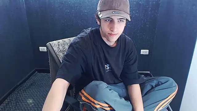 Snapshot of Kerverr_ chatting on November 10, 2025, 2:16 pm Kerverr online show from November 10, 2025, 2:16 pm