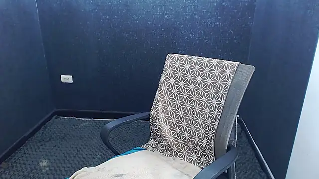 Snapshot of Kerverr_ chatting on November 16, 2025, 4:12 pm Kerverr online show from November 16, 2025, 4:12 pm