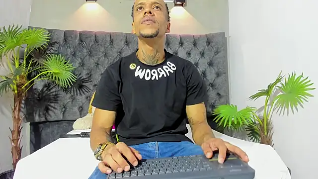 Snapshot of Salomon_koude chatting on June 15, 2026, 1:35 pm Salomon koude online show from June 15, 2026, 1:35 pm
