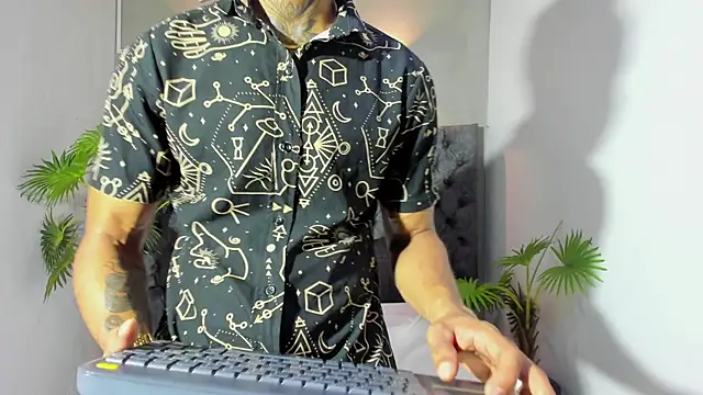 Snapshot of Salomon_koude chatting on June 17, 2026, 1:52 am Salomon koude online show from June 17, 2026, 1:52 am