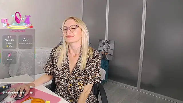 Snapshot of Sofia_Soul chatting on September 8, 2025, 6:18 pm Sofia Soul online show from September 8, 2025, 6:18 pm