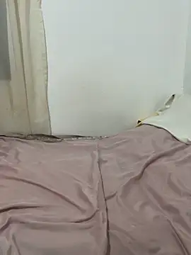 Snapshot of Jecy_bee chatting on November 23, 2025, 7:24 pm Jecy bee online show from November 23, 2025, 7:24 pm