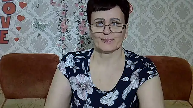 PaulaGolden online show from April 27, 2026, 7:45 pm