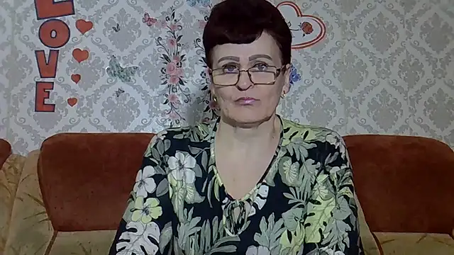 PaulaGolden online show from July 7, 2026, 7:40 pm