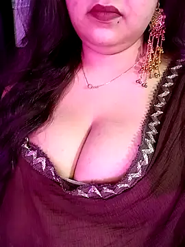 Snapshot of Suhanakhan00 chatting on May 25, 2026, 7:20 pm Suhanakhan00 online show from May 25, 2026, 7:20 pm