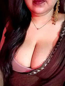 Snapshot of Suhanakhan00 chatting on June 3, 2026, 6:13 pm Suhanakhan00 online show from June 3, 2026, 6:13 pm