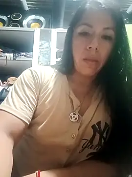 Karenn12 online show from May 6, 2026, 4:52 am