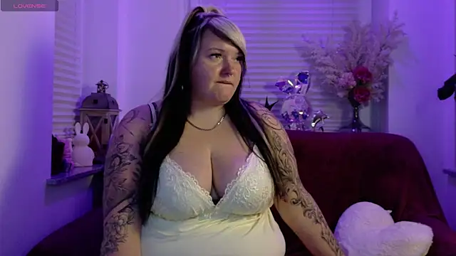 CurvyAngelina Official online show from November 10, 2025, 7:13 pm