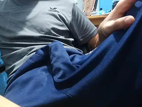 SALLY OMAR  online show from November 17, 2025, 11:10 pm