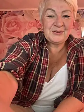 Snapshot of Laura_Millf chatting on June 25, 2026, 9:03 am Laura Millf online show from June 25, 2026, 9:03 am