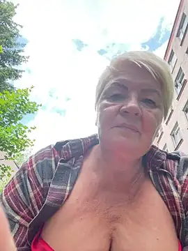 Snapshot of Laura_Millf chatting on June 29, 2026, 10:37 am Laura Millf online show from June 29, 2026, 10:37 am