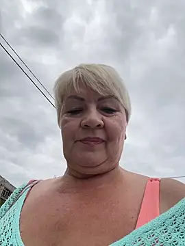Snapshot of Laura_Millf chatting on July 10, 2026, 9:45 am Laura Millf online show from July 10, 2026, 9:45 am