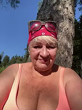 Snapshot of Laura_Millf chatting on July 17, 2026, 2:45 pm Laura Millf online show from July 17, 2026, 2:45 pm