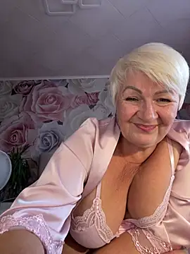 Snapshot of Laura_Millf chatting on July 19, 2026, 4:22 pm Laura Millf online show from July 19, 2026, 4:22 pm