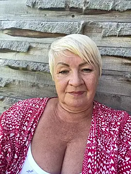 Snapshot of Laura_Millf chatting on July 31, 2026, 12:48 pm Laura Millf online show from July 31, 2026, 12:48 pm