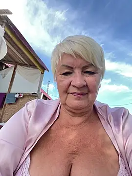 Snapshot of Laura_Millf chatting on August 1, 2026, 6:56 am Laura Millf online show from August 1, 2026, 6:56 am