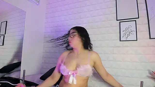 Lizzie-Evans online show from April 23, 2026, 12:04 pm