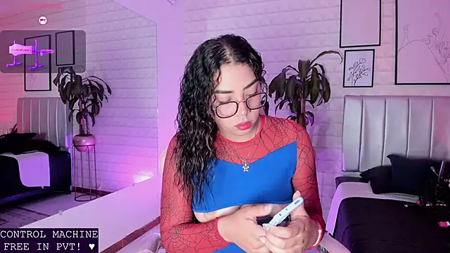 Snapshot of Lizzie-Evans chatting on May 28, 2026, 12:02 pm Lizzie-Evans online show from May 28, 2026, 12:02 pm