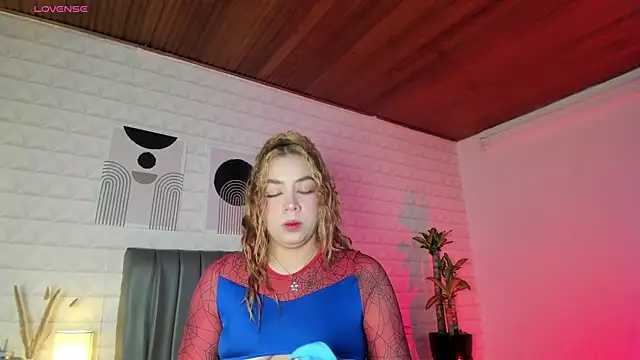 Snapshot of Lizzie-Evans chatting on July 23, 2026, 12:03 pm Lizzie-Evans online show from July 23, 2026, 12:03 pm