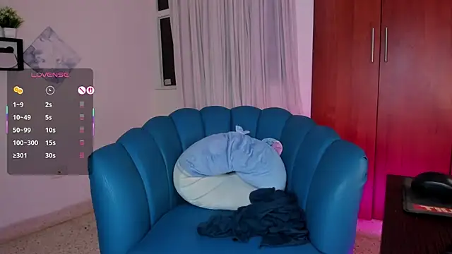 Julie Markk online show from January 14, 2026, 8:25 pm