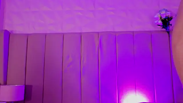 MollyBigBoobs12 online show from April 23, 2026, 9:17 pm