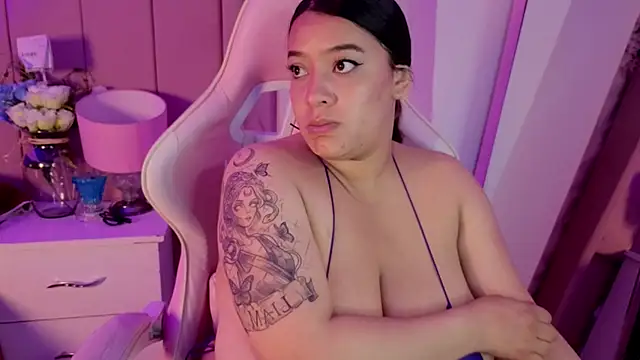 MollyBigBoobs12 online show from June 9, 2026, 9:15 pm