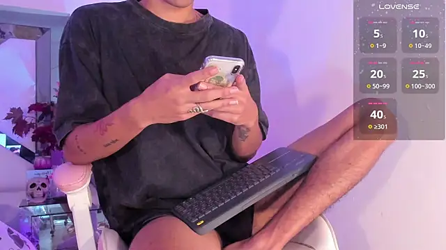 Snapshot of Alexx_tc chatting on January 15, 2025, 7:37 am Alexx tc online show from January 15, 2025, 7:37 am