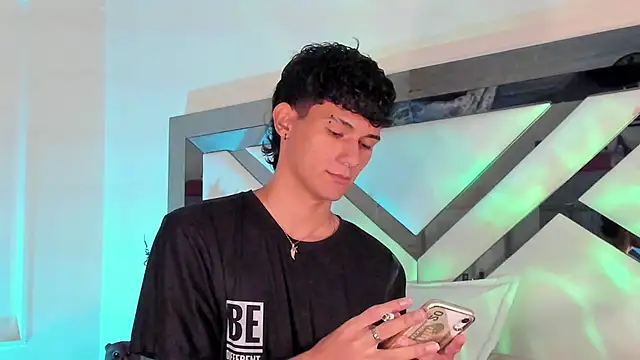 Snapshot of Alexx_tc chatting on February 8, 2025, 12:06 pm Alexx tc online show from February 8, 2025, 12:06 pm