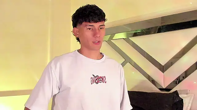 Snapshot of Alexx_tc chatting on February 20, 2025, 4:50 am Alexx tc online show from February 20, 2025, 4:50 am