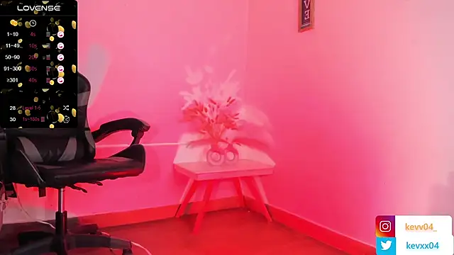 Snapshot of Alexx_tc chatting on October 1, 2025, 4:40 am Alexx tc online show from October 1, 2025, 4:40 am