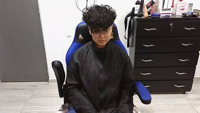 thomascooper7 online show from February 10, 2025, 3:24 am