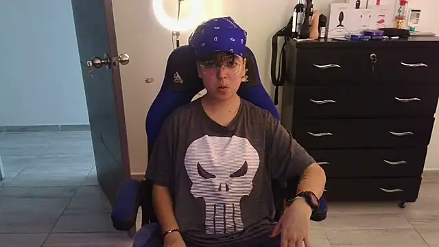 thomascooper7 online show from February 18, 2025, 10:03 pm