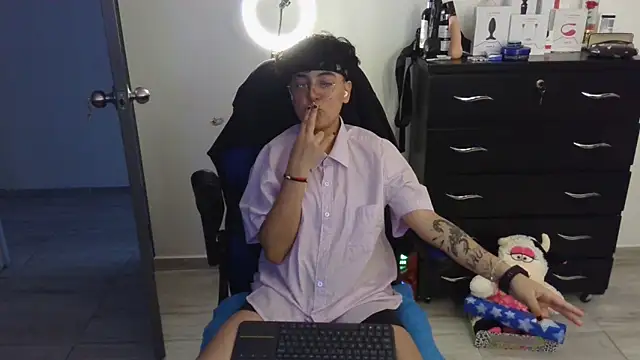 thomascooper7 online show from March 6, 2025, 10:58 pm