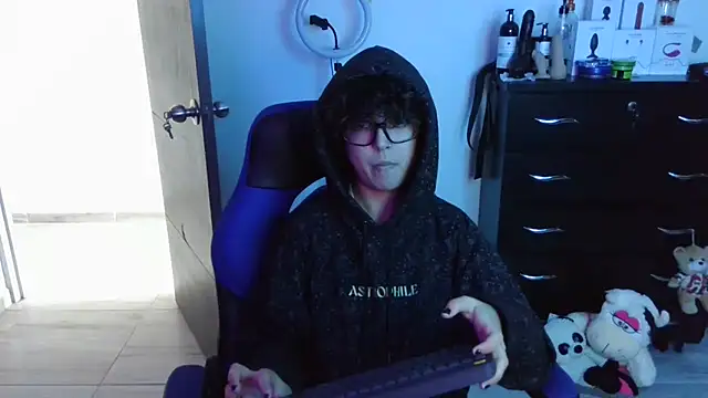 thomascooper7 online show from September 29, 2025, 5:18 pm